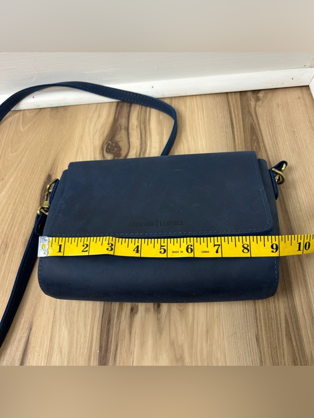 Portland Leather Navy Metro Crossbody Shoulder Bag EUC - Picture 7 of 8